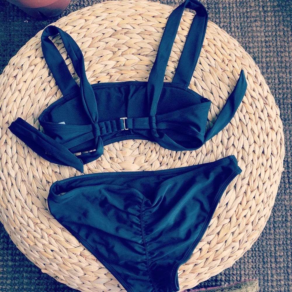 Bikini - Picture 3 of 3